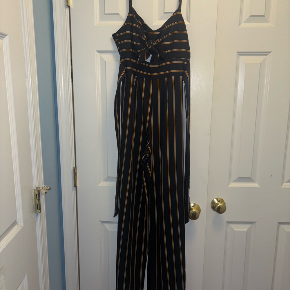 Nordstrom Black and Gold Jumpsuit with Elegant Wide-Leg Design